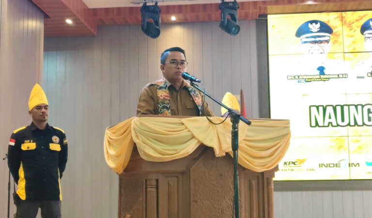 Mahyunadi Beri Doorprize Umrah di Acara Pengukuhan NKBKT Kutim