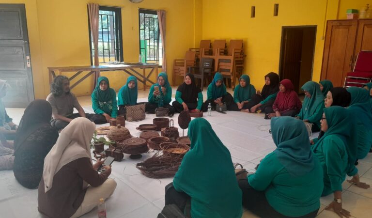 Dari Lito ke Teduhu: Pengrajin Bonelemo Belajar Anyaman di Nuha