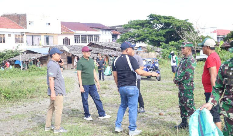 Bupati Luwu Pimpin Gerakan Jumat Bersih di Belopa