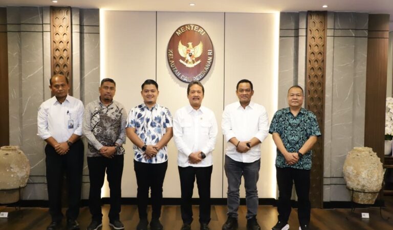 Bupati Luwu Bahas Kampung Nelayan Merah Putih dengan Menteri KKP