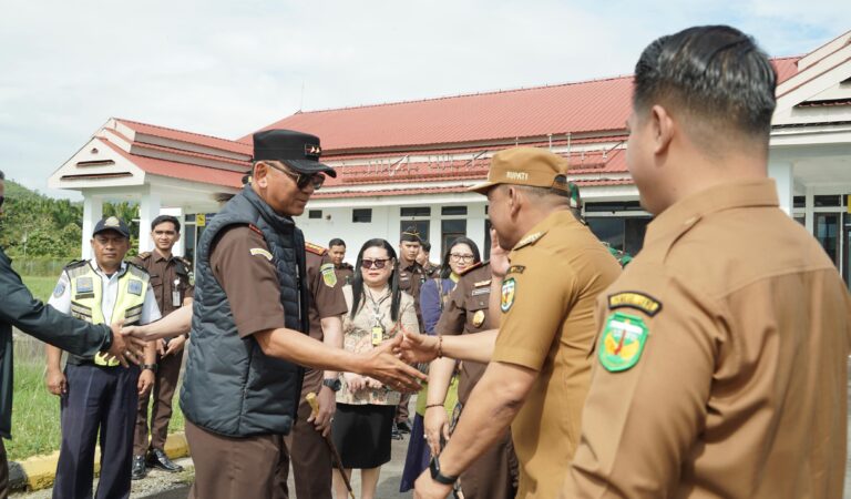 Kajati Sulsel dan Danpusterad Kunjungi Luwu, Disambut Bupati